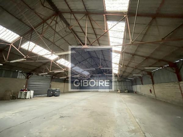 Local d'activites 970 m² à louer Périphérie Rennes (réf : 35.4379)