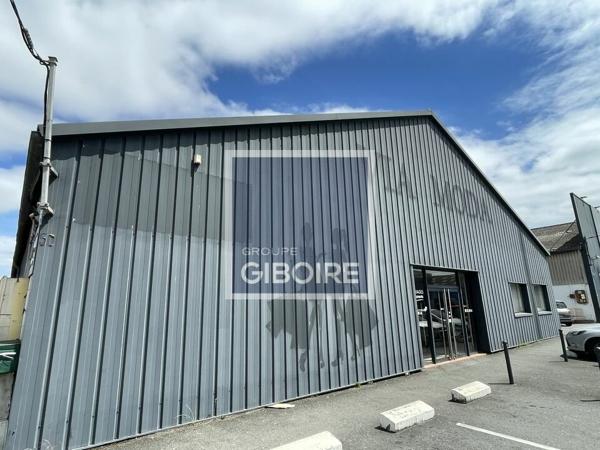 Local d'activites 970 m² à louer Périphérie Rennes (réf : 35.4379)