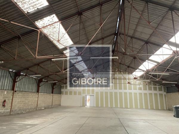 Local d'activites 970 m² à louer Périphérie Rennes (réf : 35.4379)
