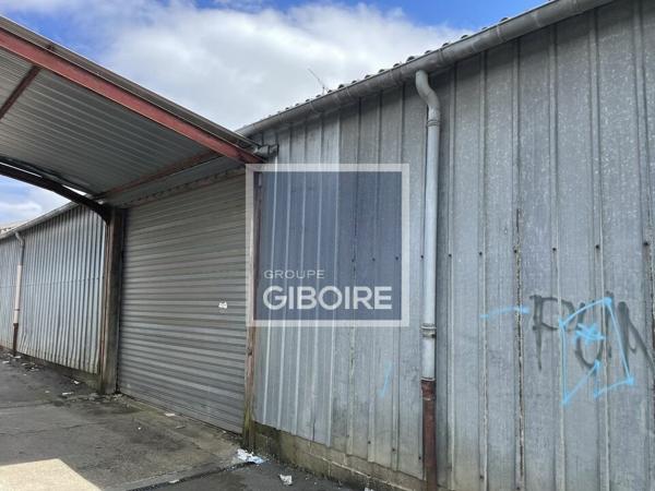 Local d'activites 970 m² à louer Périphérie Rennes (réf : 35.4379)