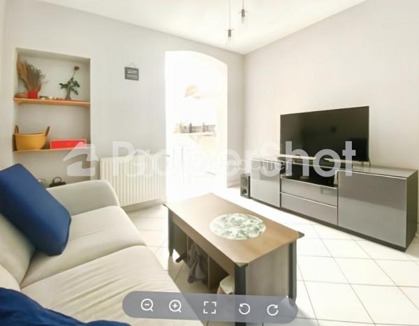 OPPORTUNITE 
SUITE A UN DESISTEMENT, CE BIEN REVIENT A LA VENTE !
82M² HAB / 95M² SOL

LESQUIN : 
Dans une rue très calme et en sens unique - Venez découvrir cette maison de ville avec un double accès sur l'arrière.
celle ci vous propose, Hall d'entrée, salon séjour, grande cuisine équipée, wc, une pièce lumineuse pouvant servir de salle à manger, de bureau / ou seconde salle de bain. Sur les étages, 3 Chambres  de belles surfaces avec salle de bain
un extérieur sans vis a vis, bien ensoleillé "SUD" avec une dépendance au fond du terrain (vélo/Moto/stockage) donnant accès sur l'arrière  - stationnement facile

- Au carrefour de toutes les autoroutes
- Nombreuses écoles jusqu'au collège
- Présence d'une gare sur Lesquin qui vous amène en 7Min sur LILLE
- Proche du métro "4Cantons" (9min en bus) LIGNE 1 JAUNE
- Lesquin est également recherché pour son coté "Nature"  

Sébastien AELBRECHT BSK
