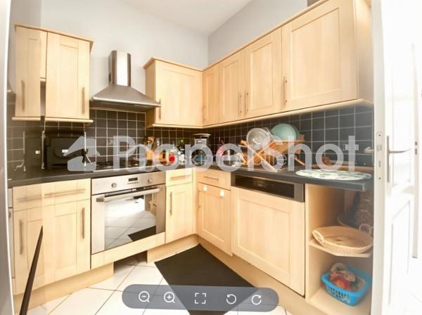 OPPORTUNITE 
SUITE A UN DESISTEMENT, CE BIEN REVIENT A LA VENTE !
82M² HAB / 95M² SOL

LESQUIN : 
Dans une rue très calme et en sens unique - Venez découvrir cette maison de ville avec un double accès sur l'arrière.
celle ci vous propose, Hall d'entrée, salon séjour, grande cuisine équipée, wc, une pièce lumineuse pouvant servir de salle à manger, de bureau / ou seconde salle de bain. Sur les étages, 3 Chambres  de belles surfaces avec salle de bain
un extérieur sans vis a vis, bien ensoleillé "SUD" avec une dépendance au fond du terrain (vélo/Moto/stockage) donnant accès sur l'arrière  - stationnement facile

- Au carrefour de toutes les autoroutes
- Nombreuses écoles jusqu'au collège
- Présence d'une gare sur Lesquin qui vous amène en 7Min sur LILLE
- Proche du métro "4Cantons" (9min en bus) LIGNE 1 JAUNE
- Lesquin est également recherché pour son coté "Nature"  

Sébastien AELBRECHT BSK
