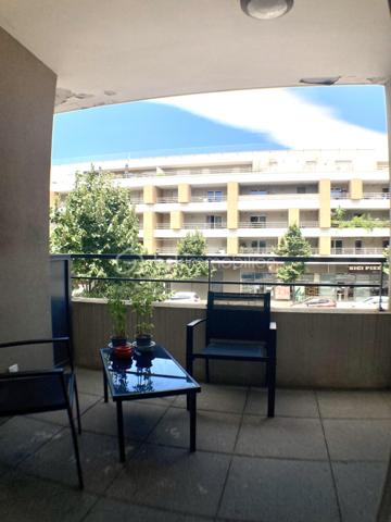 En exclusivité,

Venez découvrir cet appartement moderne, idéalement situé à Castelnau-le-Lez. Dans un quartier recherché et proche de toutes commodités. La salle d'eau et la partie cuisine ont été refaites en 2023, ainsi que toutes les peintures.

Cet appartement de 71 m² se compose comme suit ;
Une belle pièce de vie lumineuse donnant sur une cuisine ouverte toute équipée et aménagée. L’espace nuit comprend deux  belles chambres confortables, une salle d'eau moderne équipée d’une double vasque et d’une douche à l’italienne, un  WC séparé. Placard intégré dans les couloirs, de plus un cellier avec arrivée d’eau pour l’électroménager.
Pour profiter des beaux jours, une terrasse complète ce bien.
Toutes les ouvertures sont en  double vitrage et PVC.
Ainsi qu’une place de parking fermée en sous-sol.
 
L’appartement bénéficie des normes PMR, d’un emplacement privilégié, avec l’ensemble des commodités accessibles à proximité immédiate : commerces, pharmacie, cabinets médicaux, transports et services du quotidien.

N'hésitez plus, venez visiter sans plus tarder !