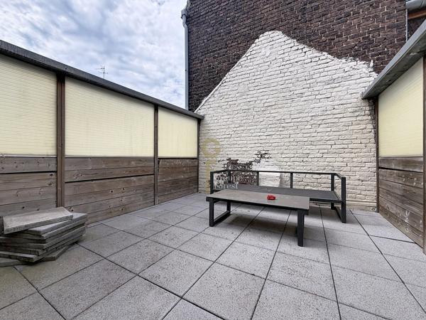 Adorable maison atypique de 92 m2, 2 grandes chambres poss. 3, terrasse parisienne.