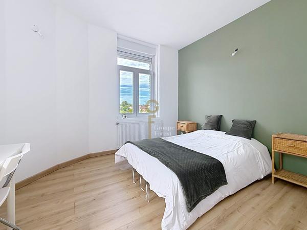 Adorable maison atypique de 92 m2, 2 grandes chambres poss. 3, terrasse parisienne.