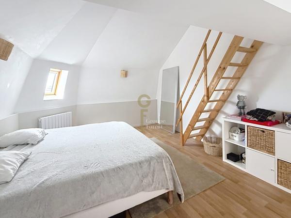 Adorable maison atypique de 92 m2, 2 grandes chambres poss. 3, terrasse parisienne.