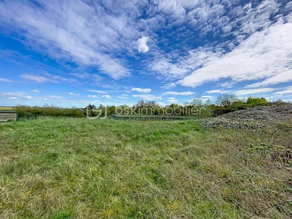 Terrain de 2 046 m²