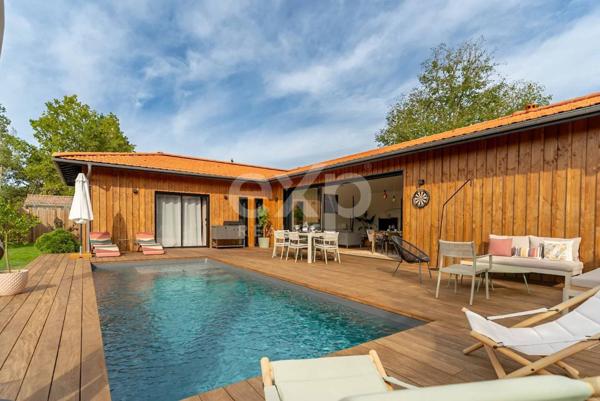 Maison contemporaine avec vue imprenable piscine