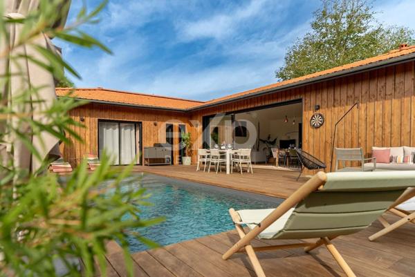 Maison contemporaine avec vue imprenable piscine