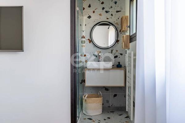 Maison contemporaine avec vue imprenable piscine