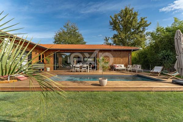 Maison contemporaine avec vue imprenable piscine
