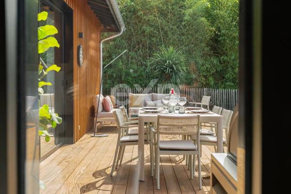 Maison contemporaine avec vue imprenable piscine