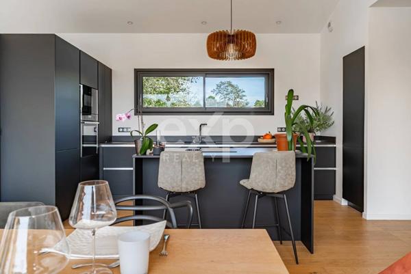 Maison contemporaine avec vue imprenable piscine