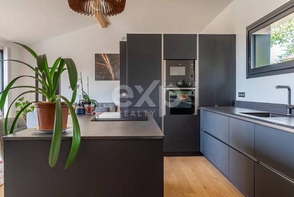 Maison contemporaine avec vue imprenable piscine