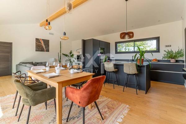 Maison contemporaine avec vue imprenable piscine