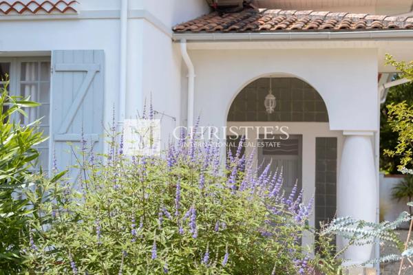 Taussat – Villa néo-basque seconde ligne de la plage