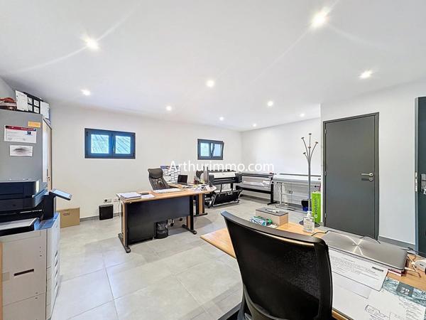 Vente Local industriel 285 m2 à Varennes-Jarcy