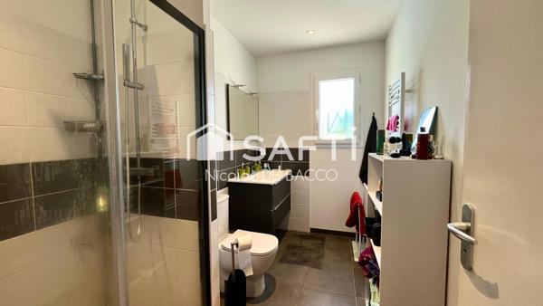 Maison de 2019, 110 m2 habitable, piscine, climatisation.