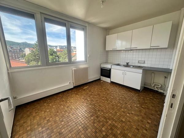 En hyper centre, appartement de type 3 avec balcon