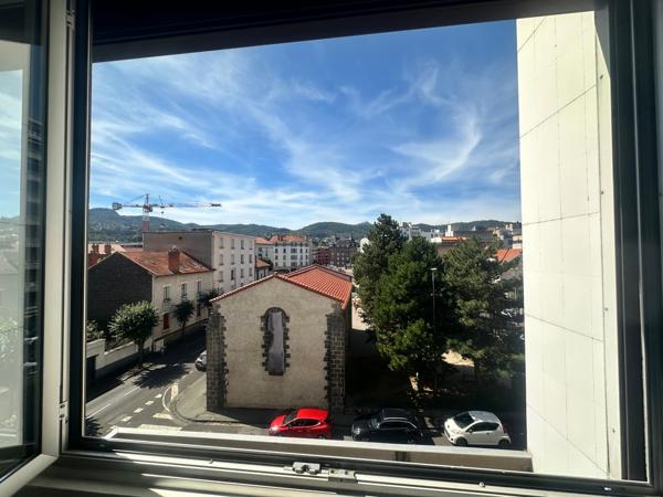 En hyper centre, appartement de type 3 avec balcon