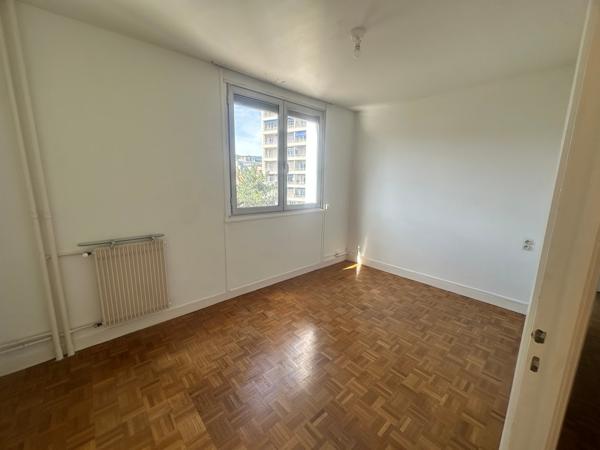 En hyper centre, appartement de type 3 avec balcon