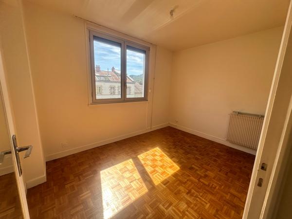 En hyper centre, appartement de type 3 avec balcon