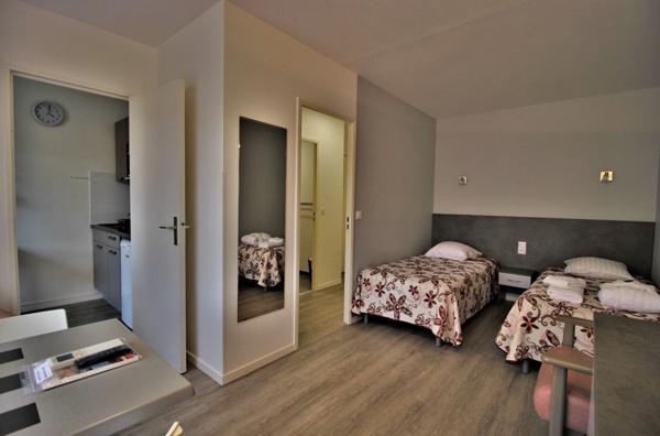 Studio dans résidence de tourisme thermale prisée avec place de parking estérieure