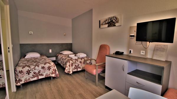 Studio dans résidence de tourisme thermale prisée avec place de parking estérieure