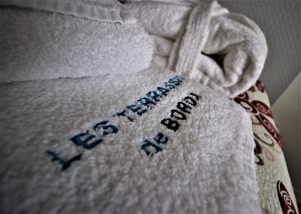 Studio dans résidence de tourisme thermale prisée avec place de parking estérieure