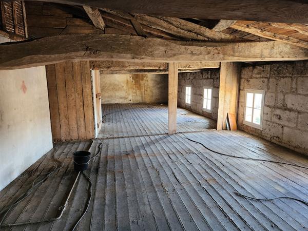 A vendre, St Fort pres de Mortagne sur Gironde, maison de ville, 136 m2,