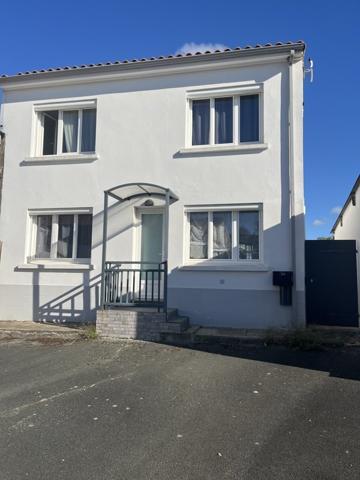 Maison à louer 773 € CC BELLEVILLE SUR VIE 4 p 98 m² DPE D