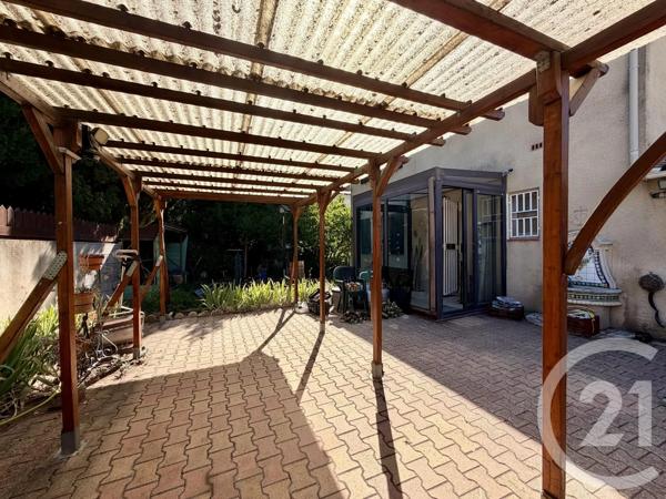Maison à vendre  5 pièces - 99,80 m 2   ARLES  - 13