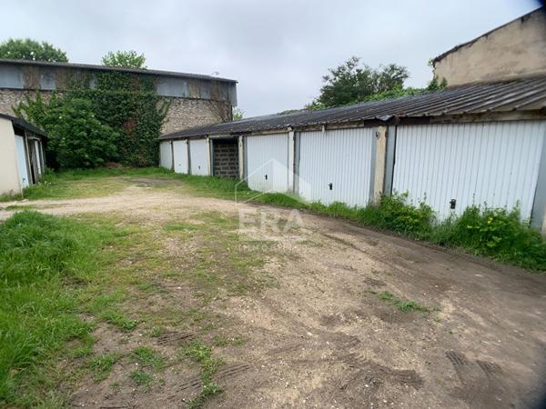 GARAGE A LOUER - BLOIS - BOX / GARAGE INDÉPENDANT FERME D'ENV. 14 m²