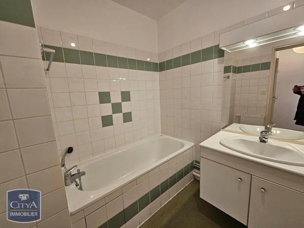 Appartement à louer 4 pièces 89.86m² Poitiers (86000)