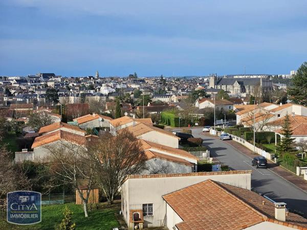 Appartement à louer 4 pièces 89.86m² Poitiers (86000)