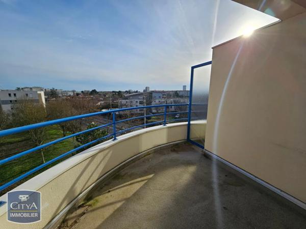 Appartement à louer 4 pièces 89.86m² Poitiers (86000)