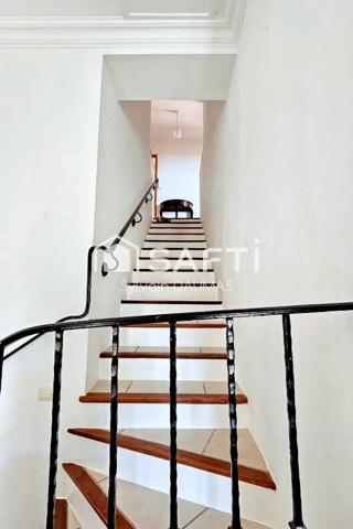 EXCEPTIONNELLE MAISON AVEC VUE PANORAMIQUE SUR LA RADE DE TOULON