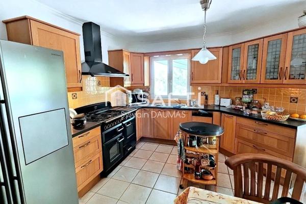 EXCEPTIONNELLE MAISON AVEC VUE PANORAMIQUE SUR LA RADE DE TOULON