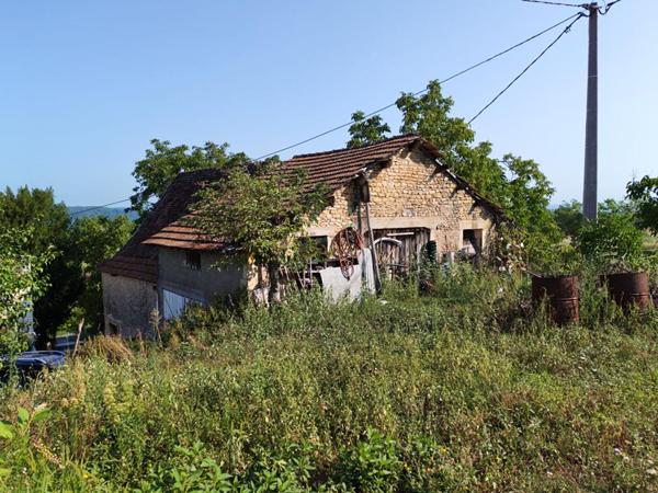 GRANGE  A RESTAURER SUR UN TERRAIN 508 M2