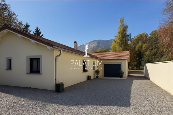 Maison contemporaine de plain-pied – 4 chambres – vue montagne et cadre verdoyant