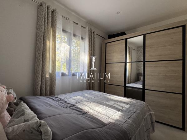Maison contemporaine de plain-pied – 4 chambres – vue montagne et cadre verdoyant