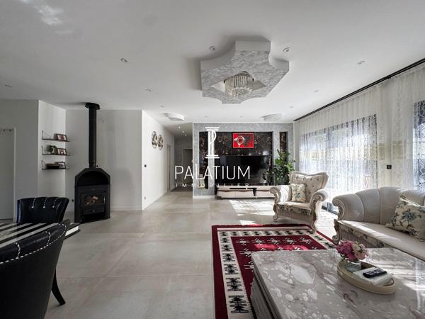 Maison contemporaine de plain-pied – 4 chambres – vue montagne et cadre verdoyant