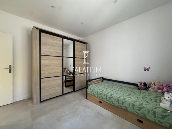 Maison contemporaine de plain-pied – 4 chambres – vue montagne et cadre verdoyant