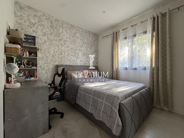 Maison contemporaine de plain-pied – 4 chambres – vue montagne et cadre verdoyant