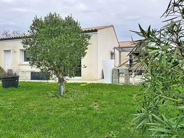 Maison contemporaine de plain-pied 3 chambres, garage, jardin