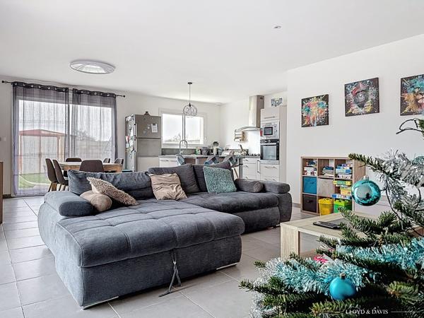 Maison contemporaine de plain-pied 3 chambres, garage, jardin