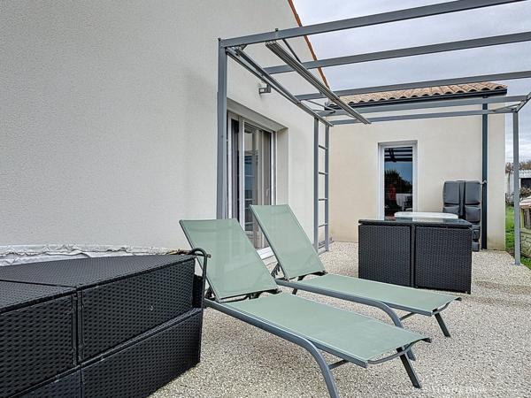 Maison contemporaine de plain-pied 3 chambres, garage, jardin