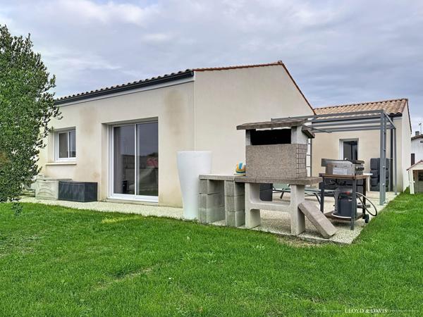 Maison contemporaine de plain-pied 3 chambres, garage, jardin