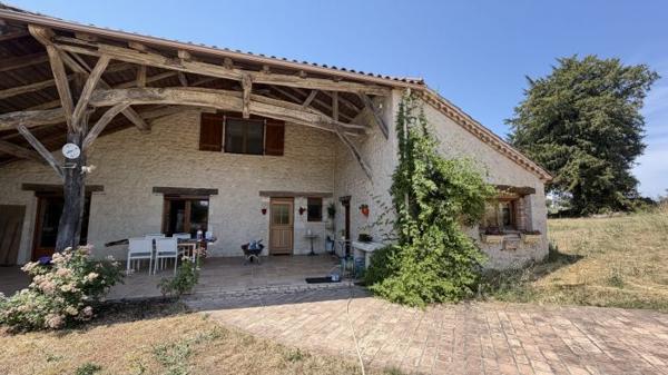 Ensemble de deux maisons avec piscine et grange
