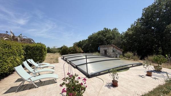 Ensemble de deux maisons avec piscine et grange